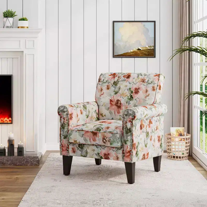 Poltrona con braccioli arrotolati tradizionali Handy Living Janet con borchie in peltro e motivo floreale
